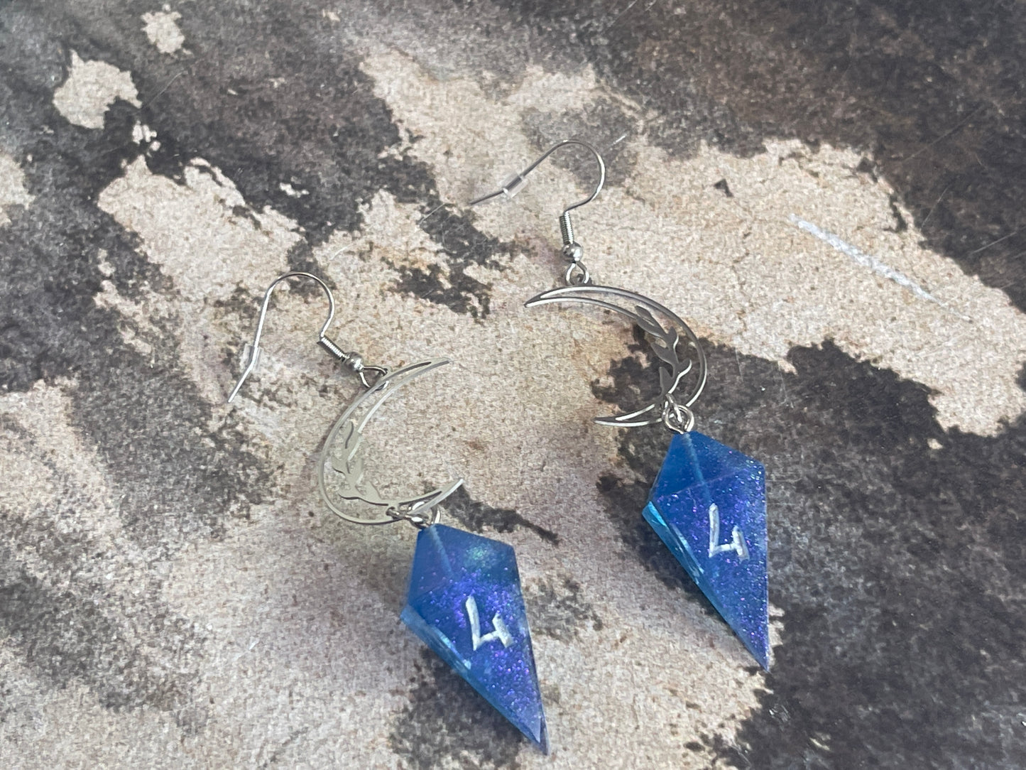 Harvest Blue Moon D4 dice earrings