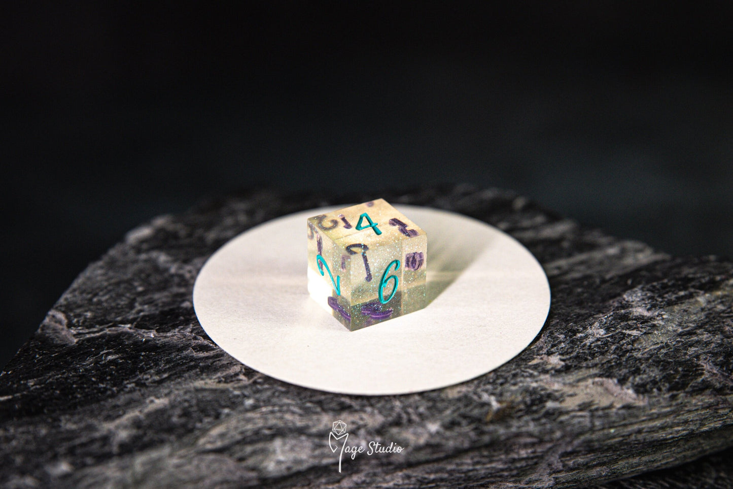 Vaporvawe - Handmade resin dice D6