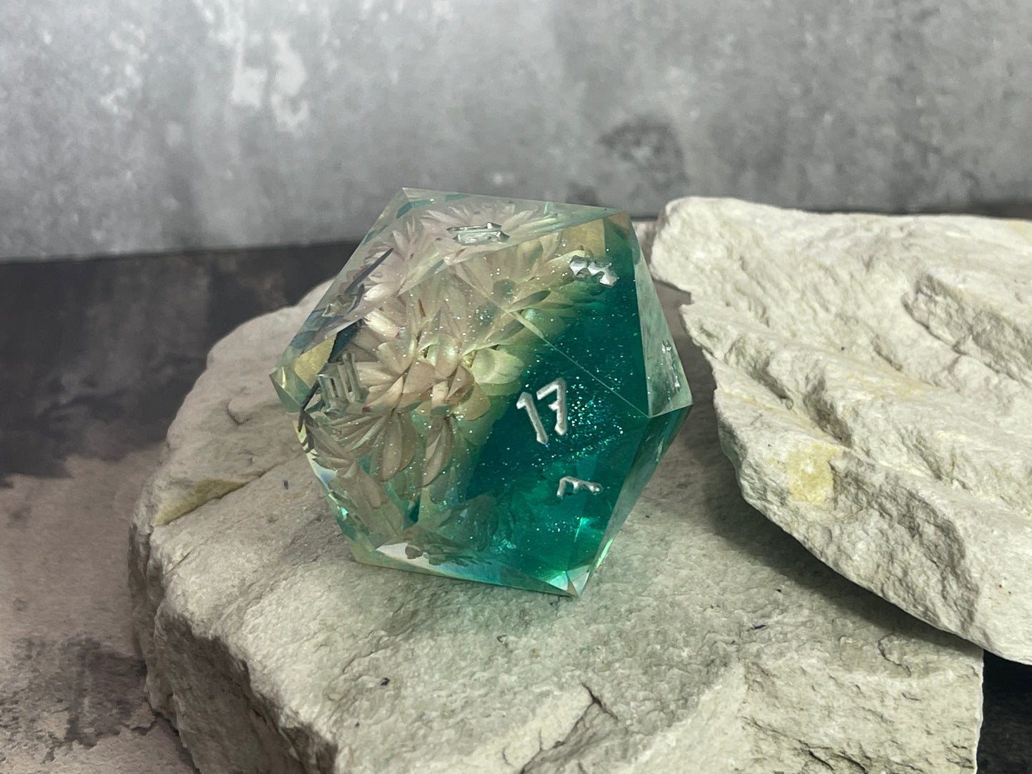 Dragonly on the Pond D20 50 mm dice chonk