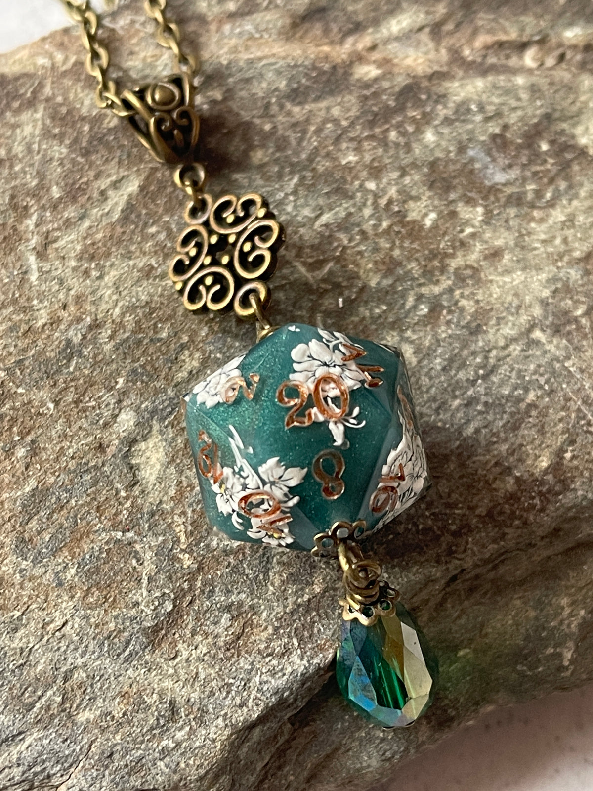 Rococo D20 die necklace (green)