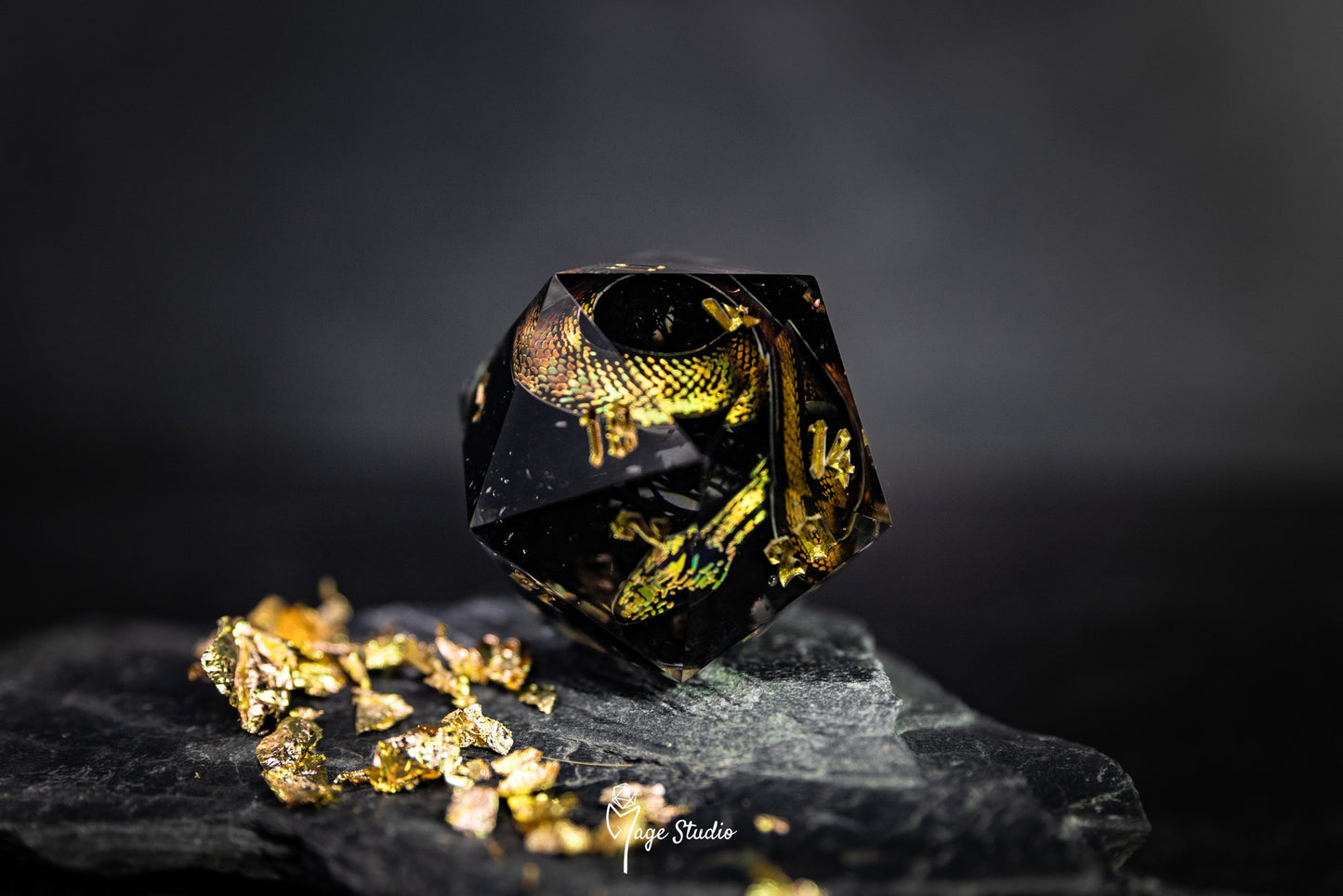 Golden Snake D20 50mm die chonk