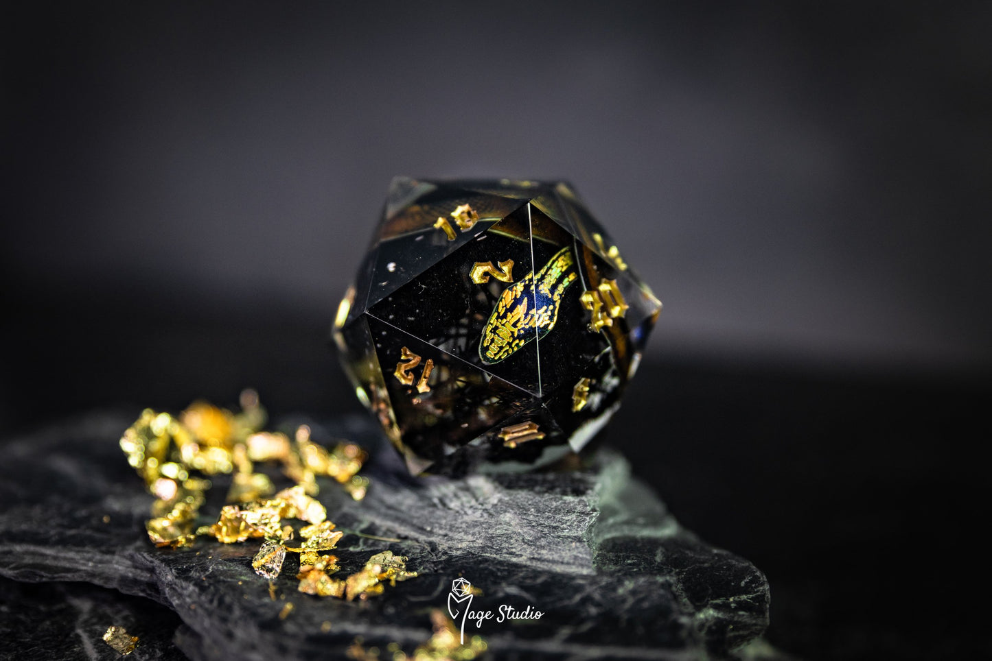 Golden Snake D20 50mm die chonk
