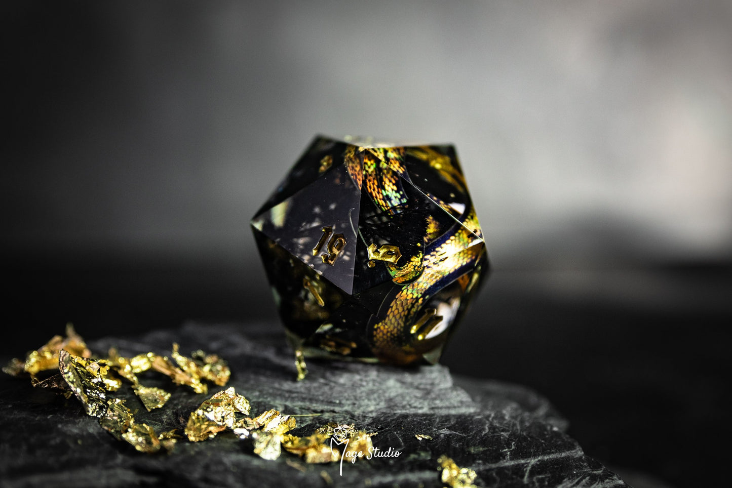 Golden Snake D20 50mm die chonk