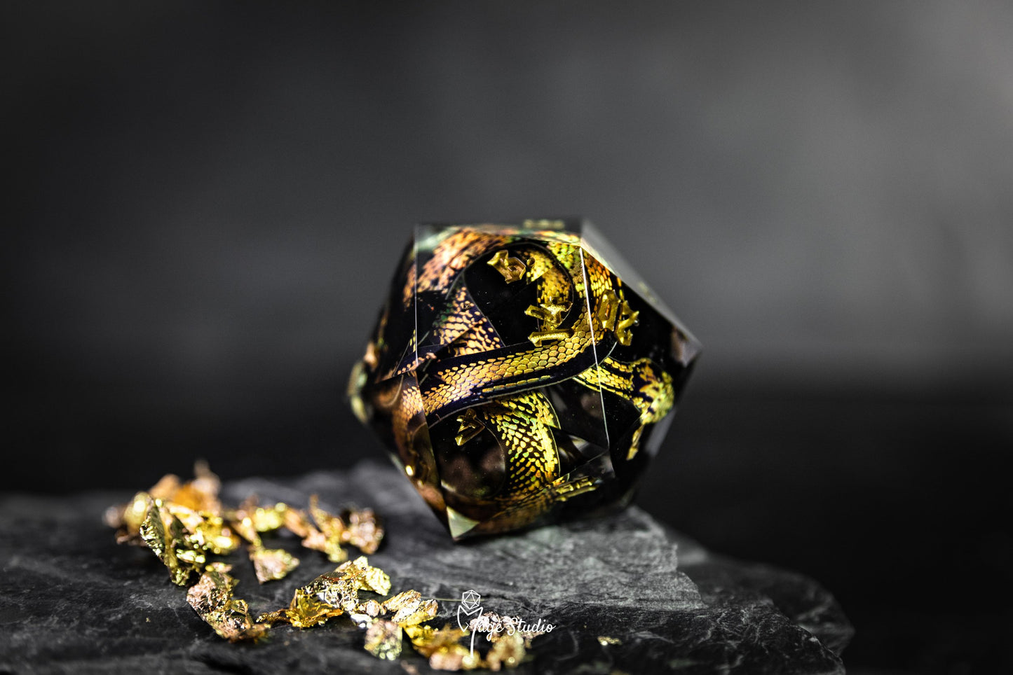 Golden Snake D20 50mm die chonk