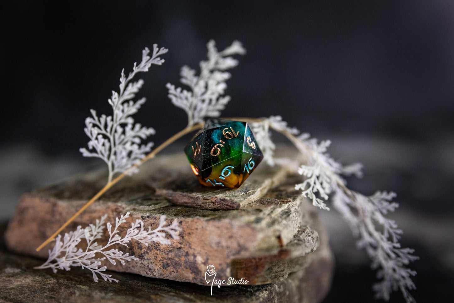 Doradus single D20 die