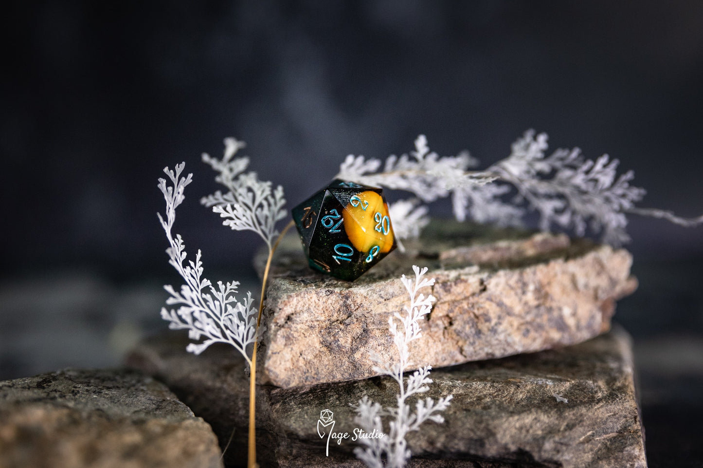 Doradus single D20 die