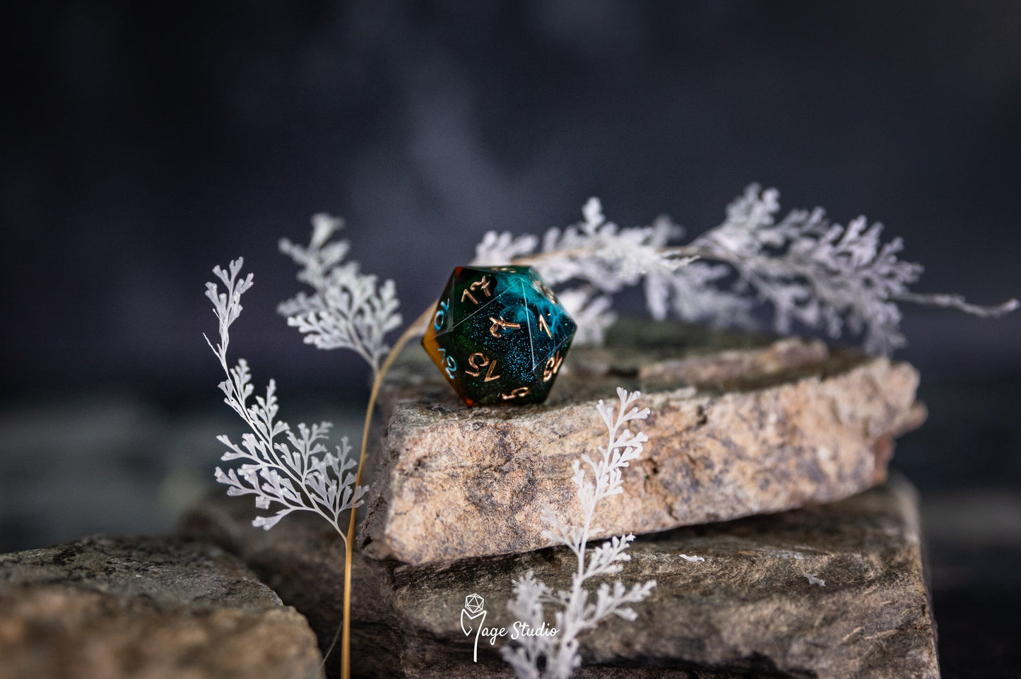 Doradus single D20 die