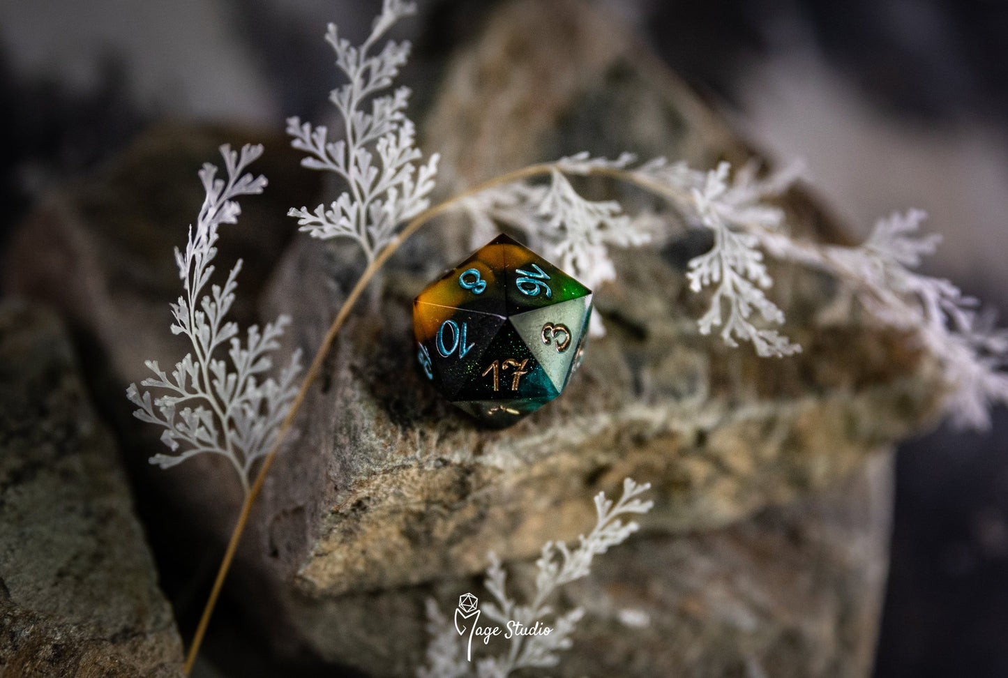 Doradus single D20 die