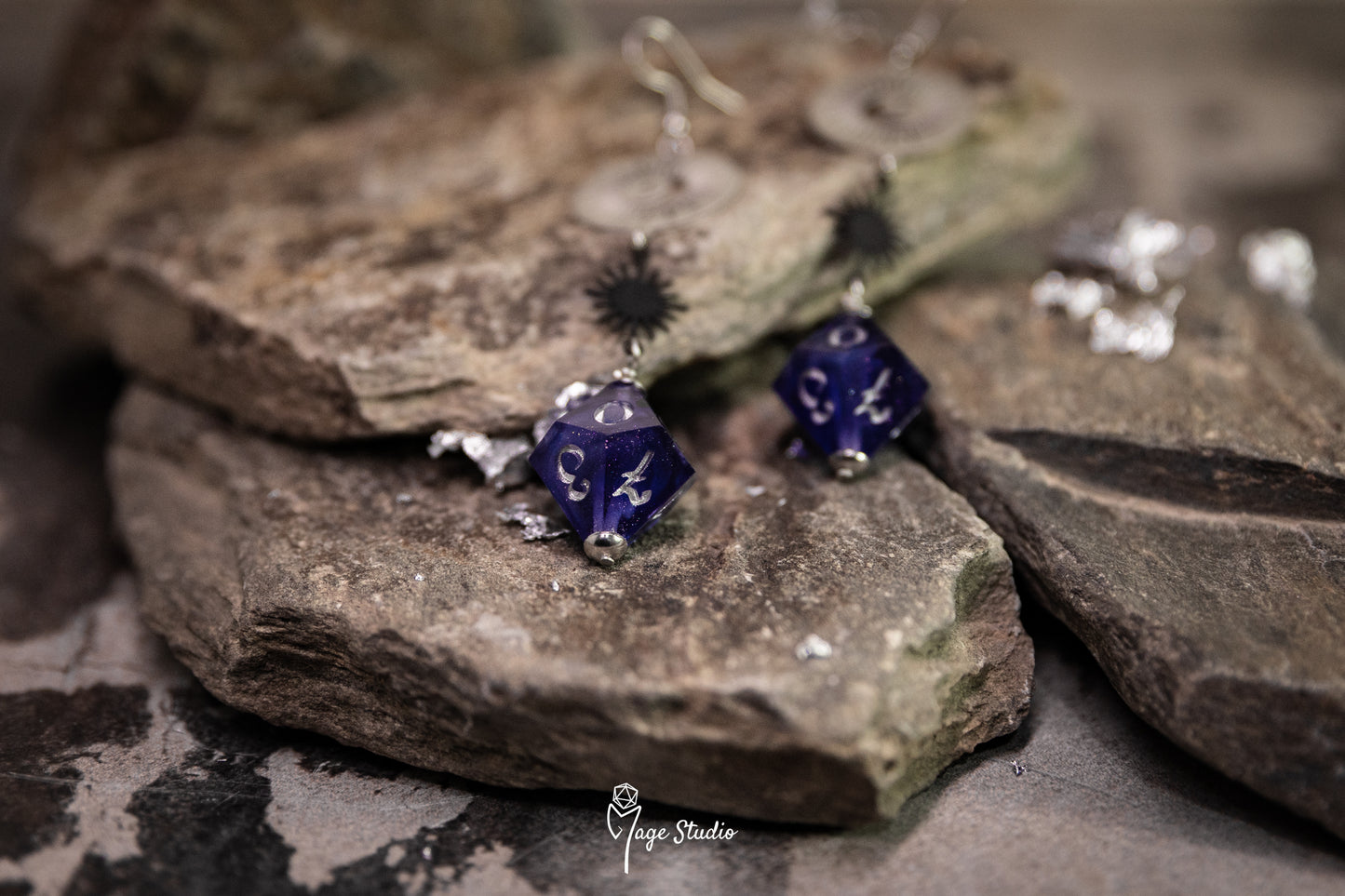 Solar Eclipse D10 earrings (purple)