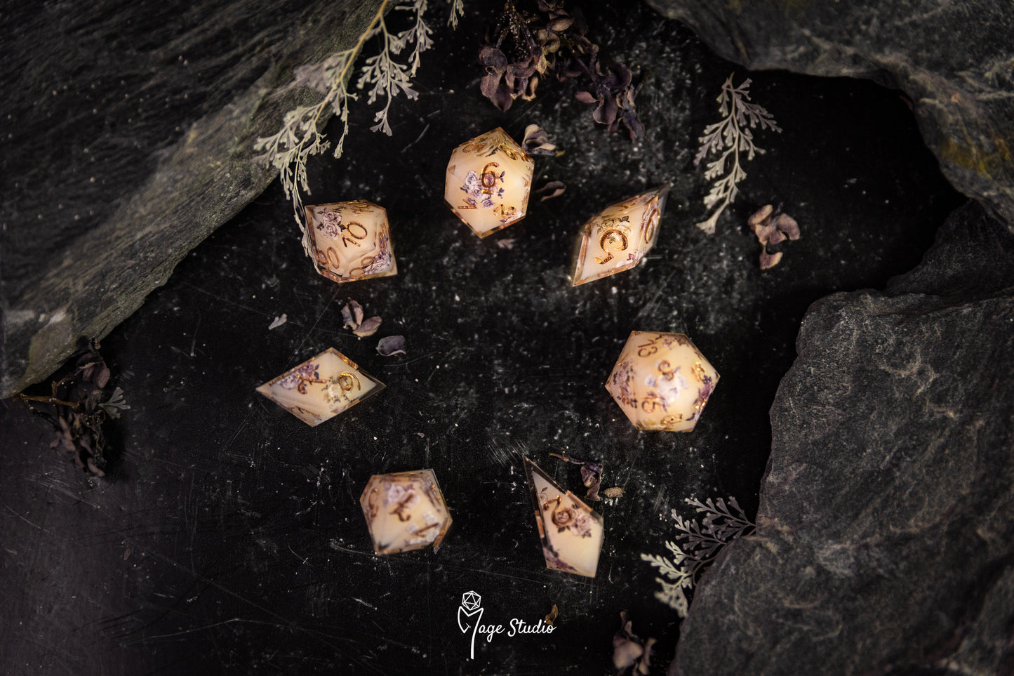 Vintage Wallpaper dice set (7pcs) alt shapes