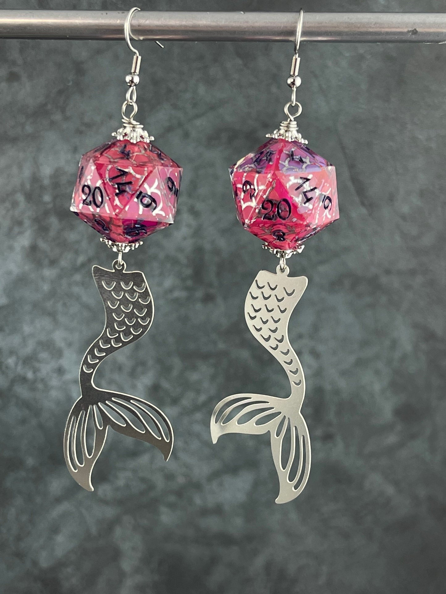 Mermaids D20 earrings pink