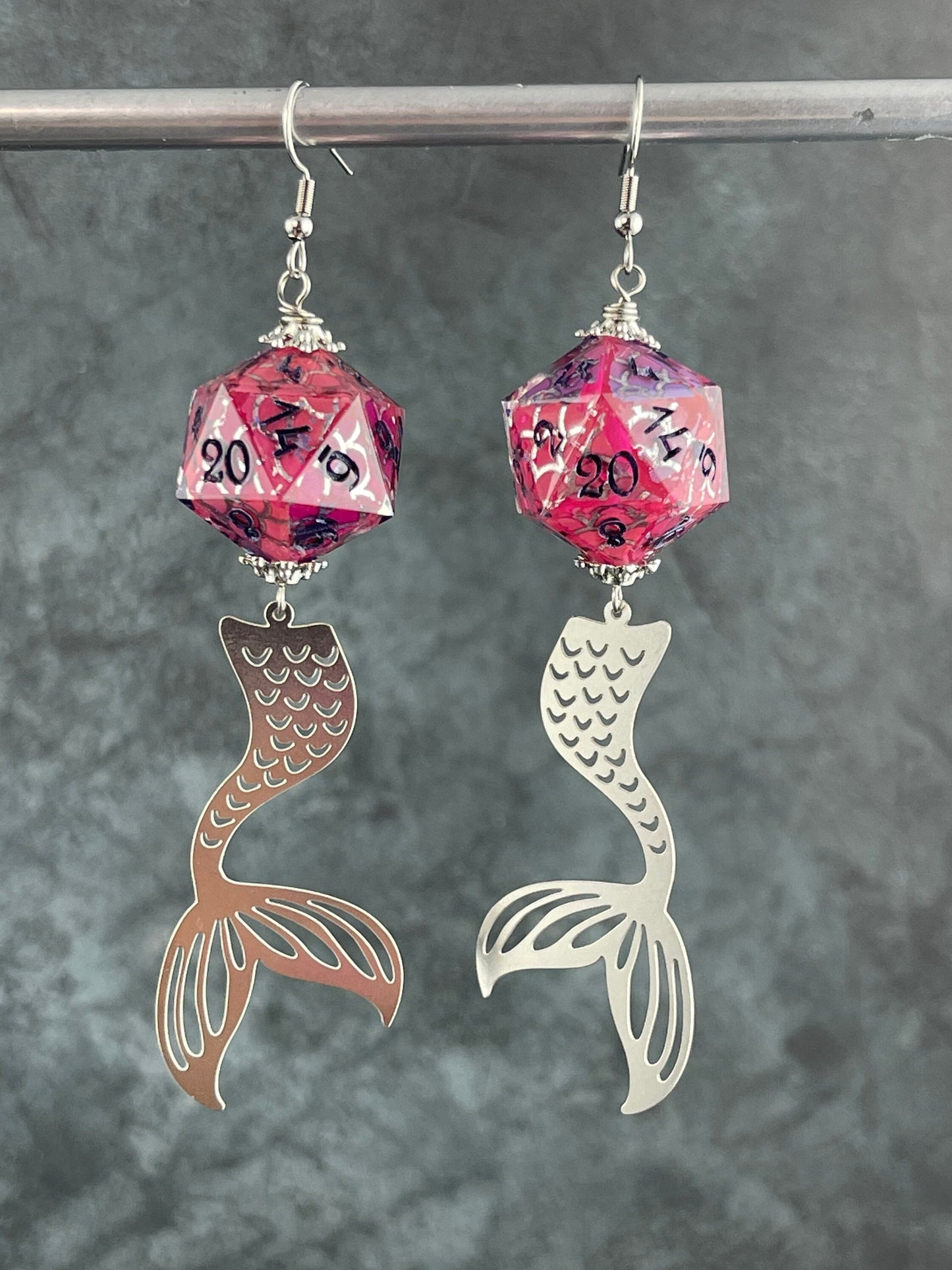 Mermaids D20 earrings pink