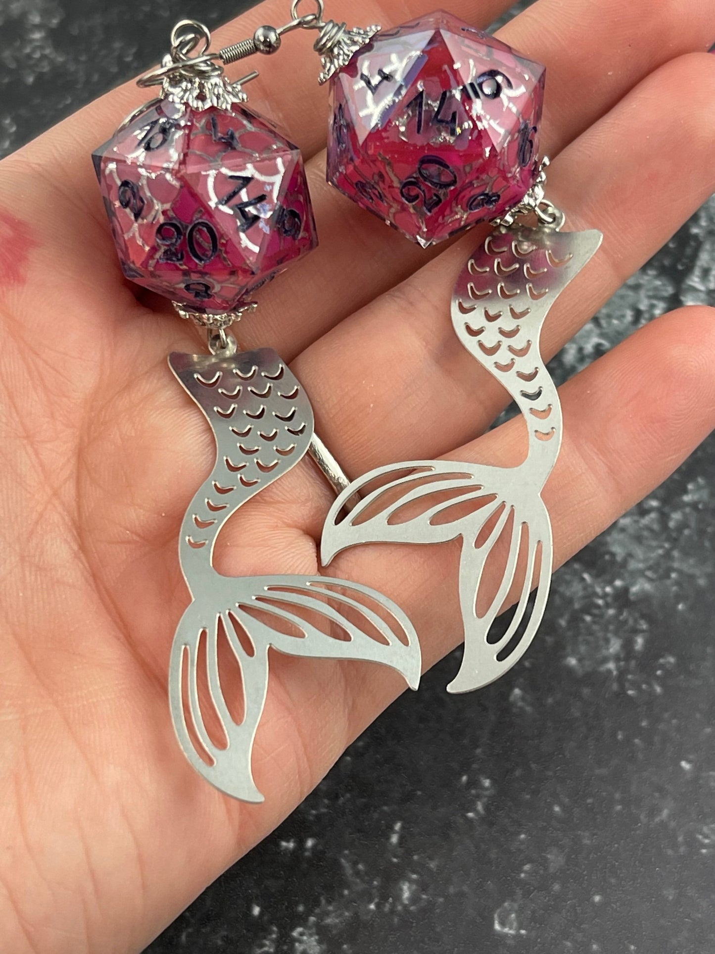 Mermaids D20 earrings pink