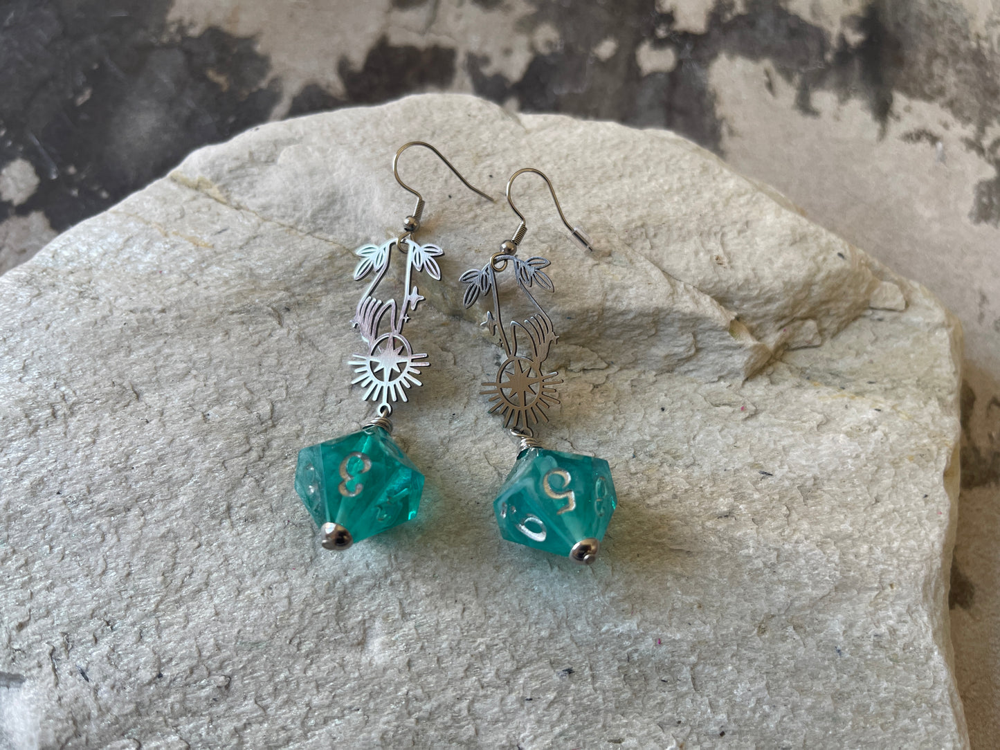 Magic D10 Earrings (silver-teal)