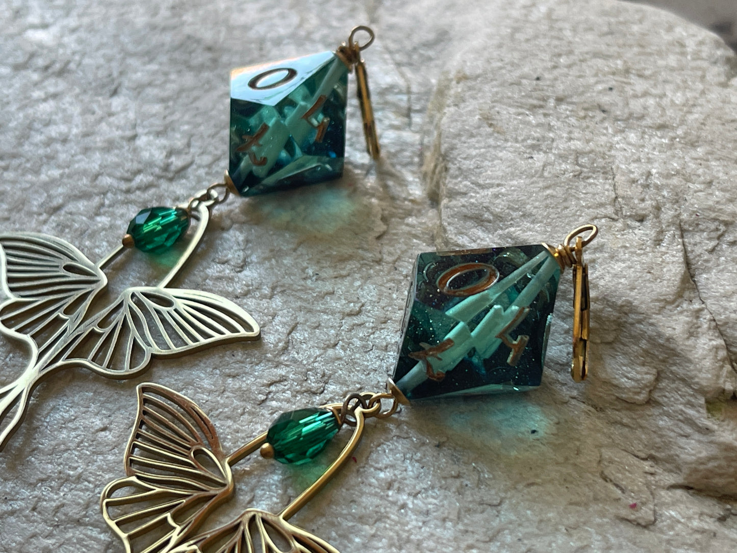 Luna Moth D10 Earrings (gold-teal)