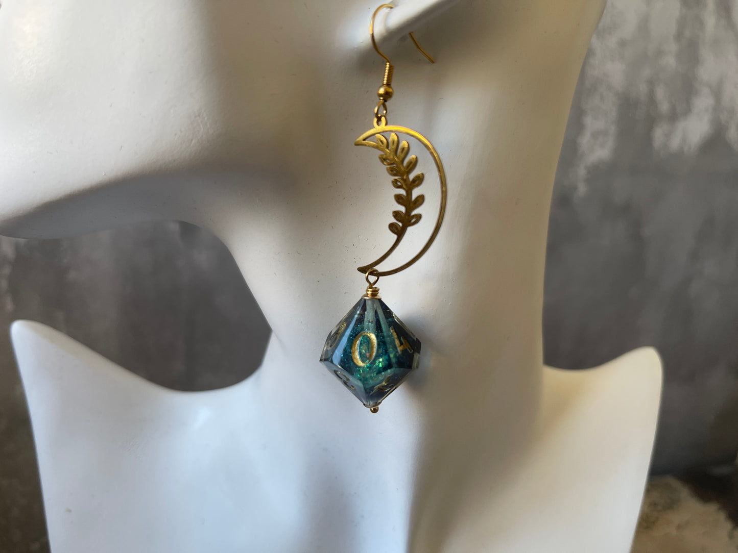 Blooming Moon D10 dice Earrings (gold-green)