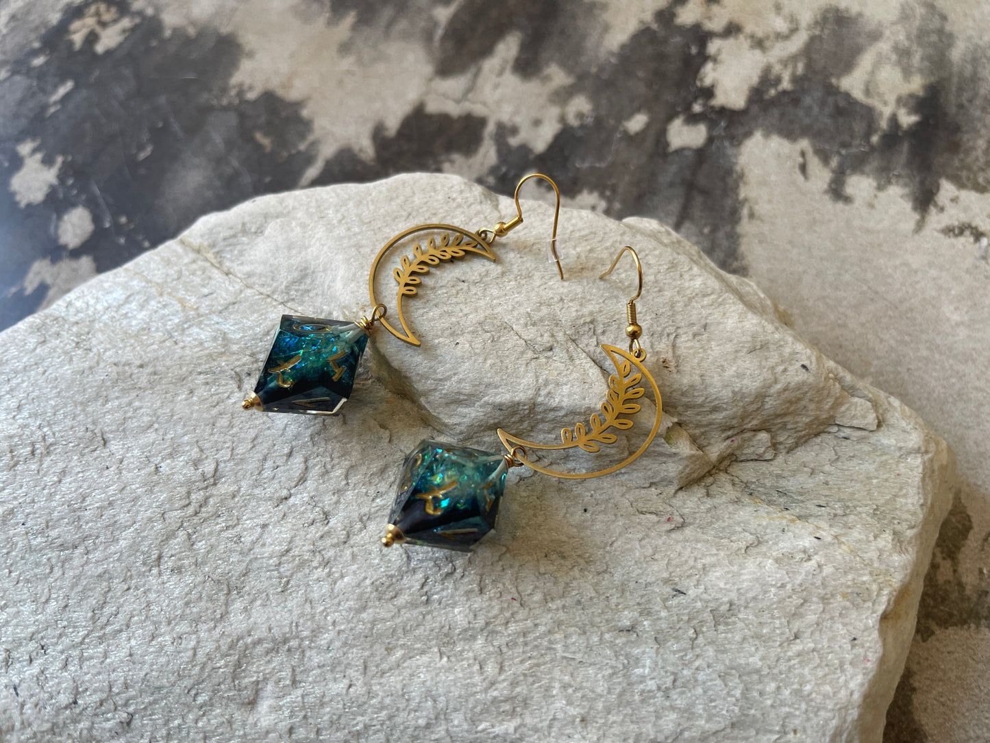 Blooming Moon D10 dice Earrings (gold-green)