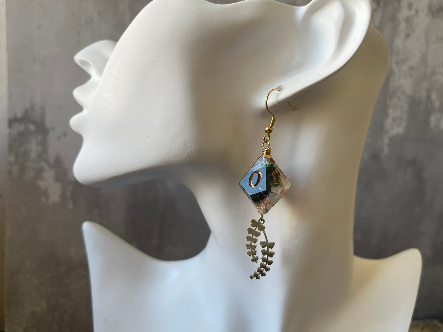Misty Bloom D10 Earrings (gold-green and white)