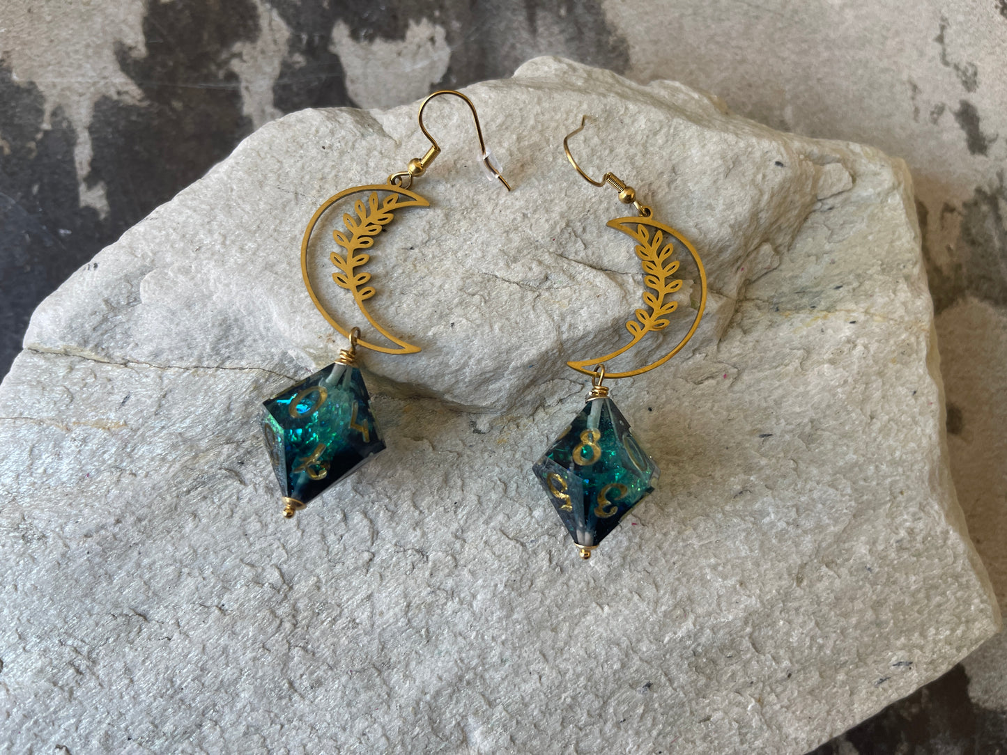 Blooming Moon D10 dice Earrings (gold-green)