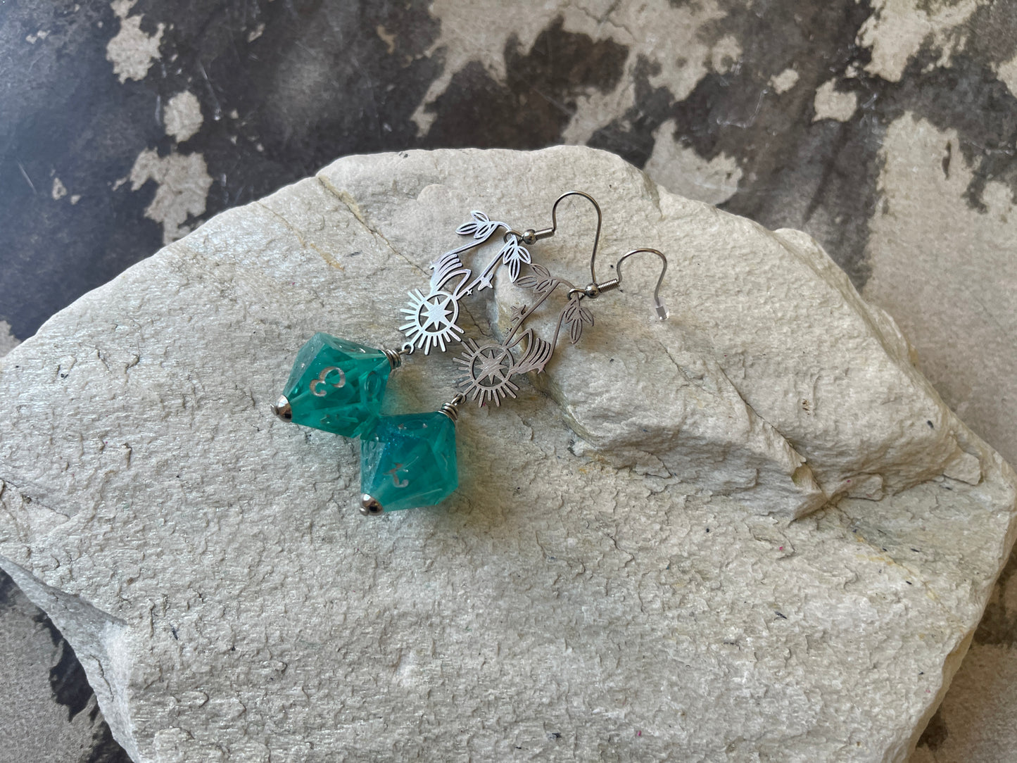 Magic D10 Earrings (silver-teal)