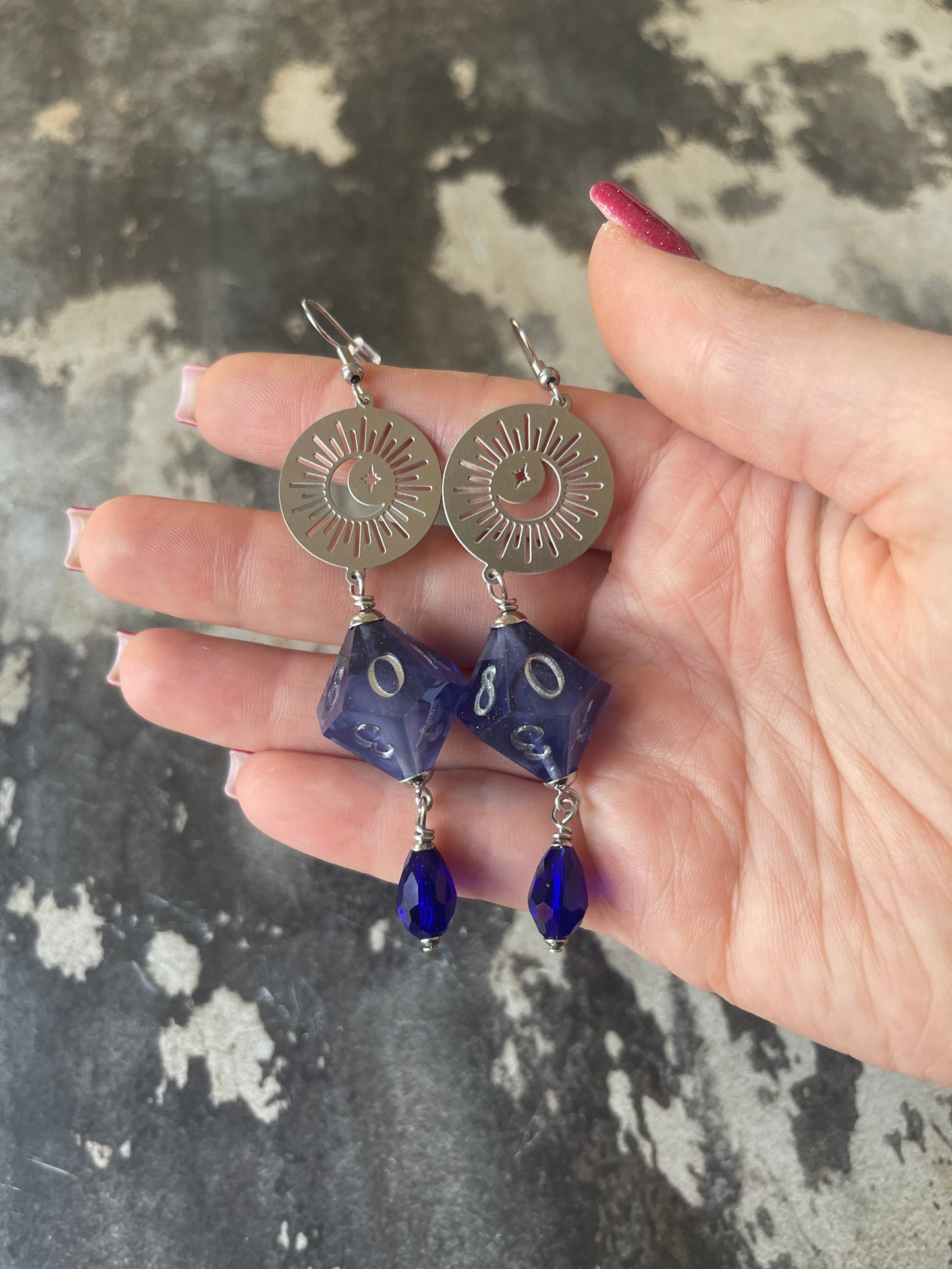 Solar Eclipse D10 earrings (purple)