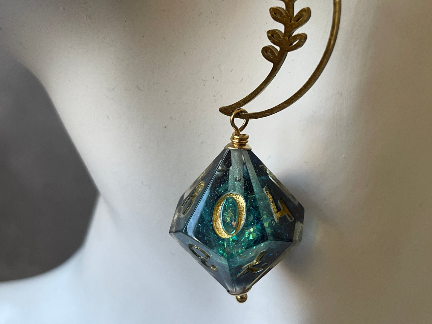 Blooming Moon D10 dice Earrings (gold-green)