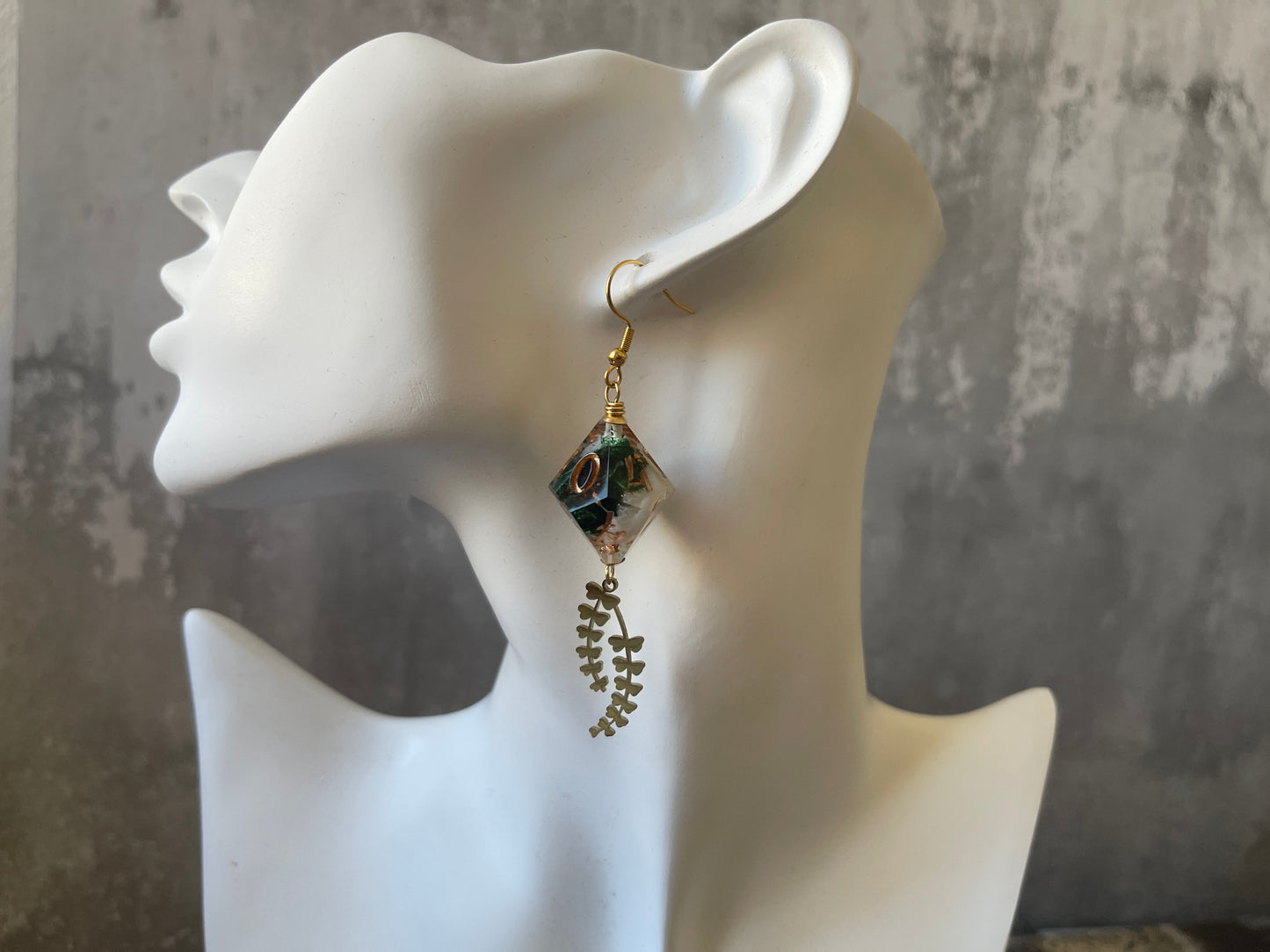 Misty Bloom D10 Earrings (gold-green and white)