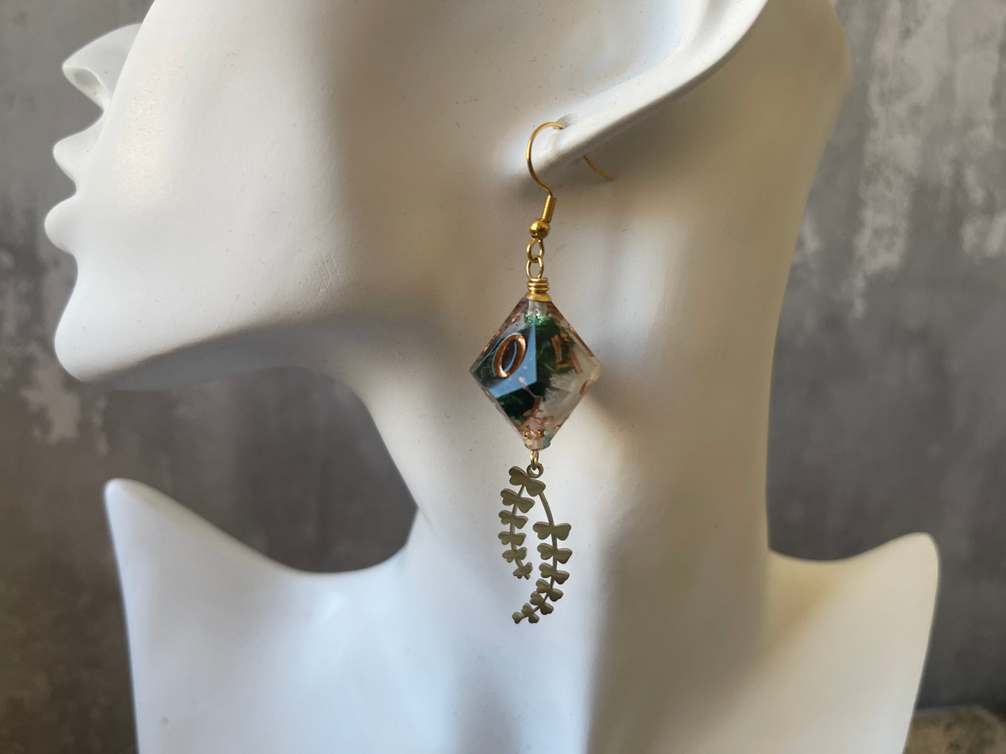 Misty Bloom D10 Earrings (gold-green and white)