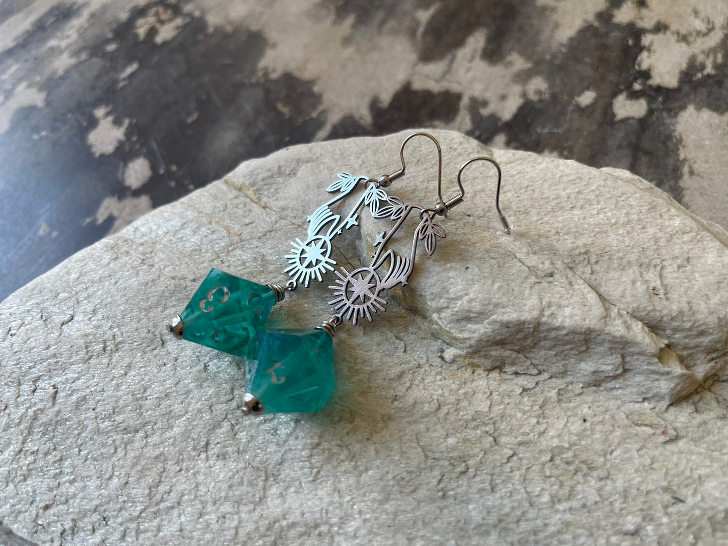Magic D10 Earrings (silver-teal)