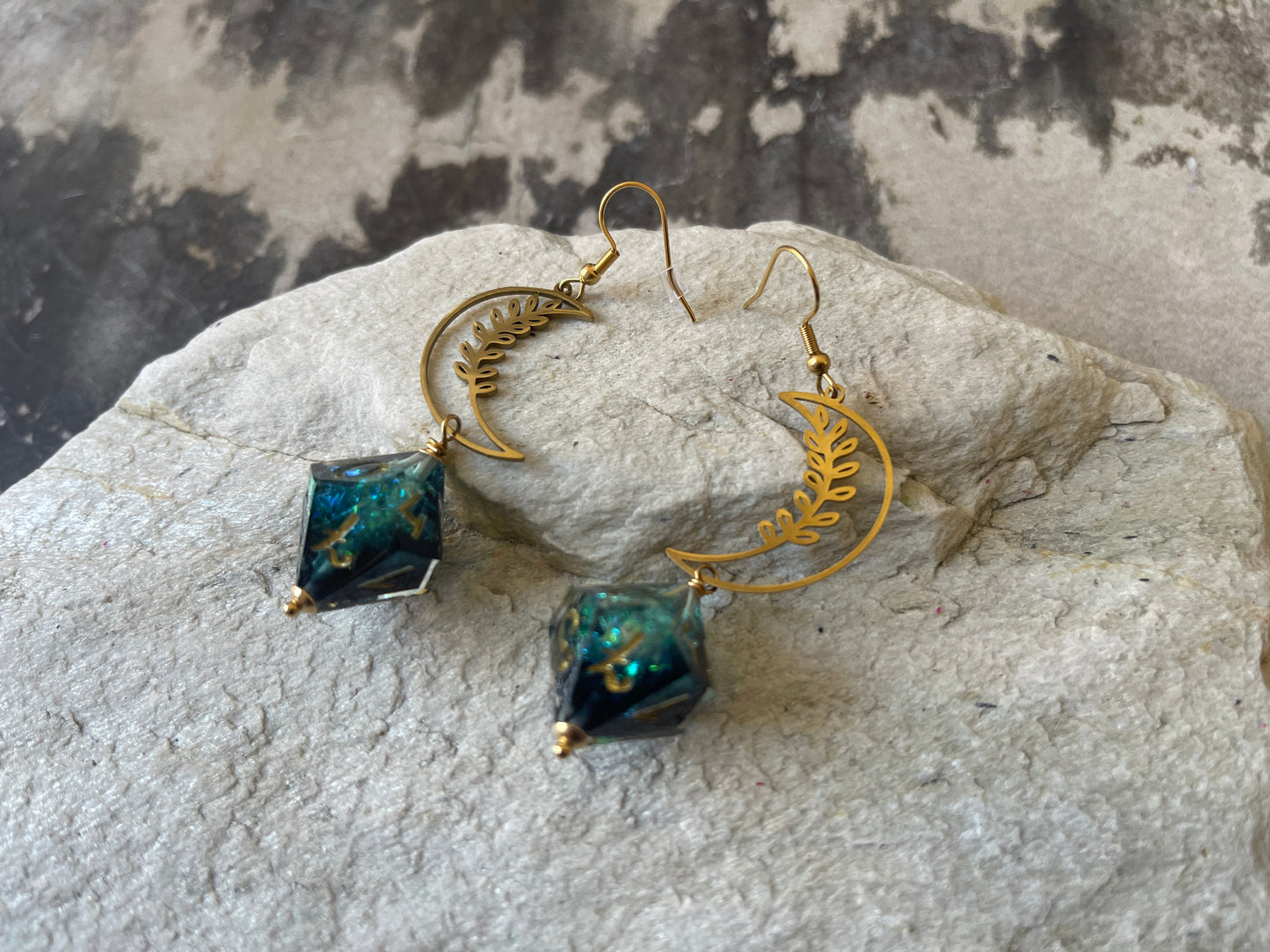 Blooming Moon D10 dice Earrings (gold-green)