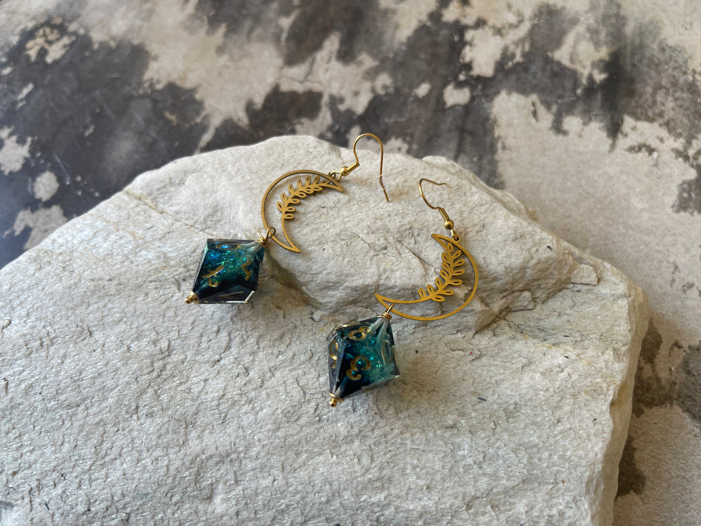 Blooming Moon D10 dice Earrings (gold-green)