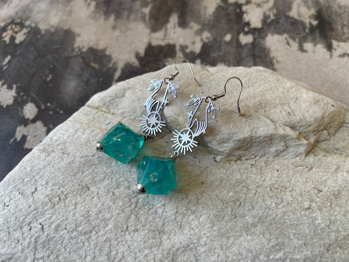 Magic D10 Earrings (silver-teal)