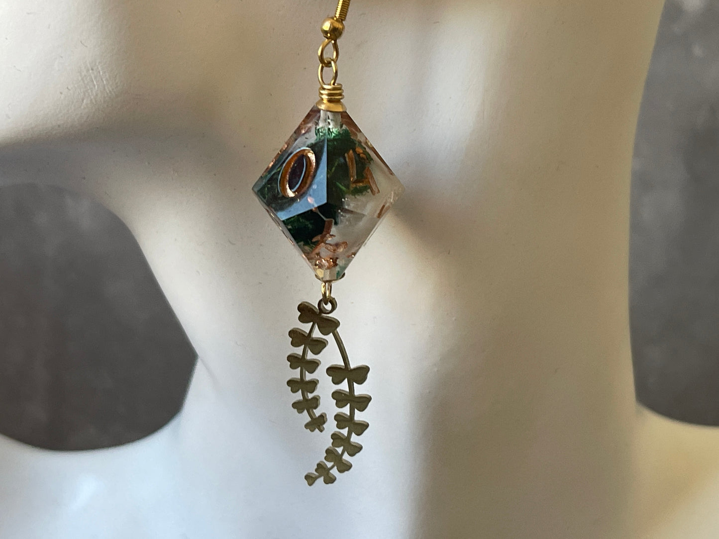Misty Bloom D10 Earrings (gold-green and white)