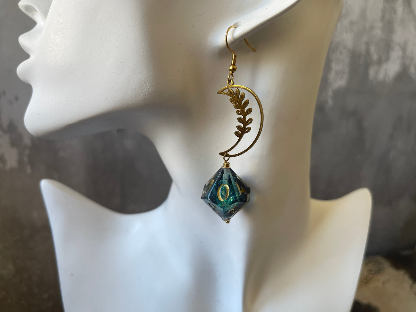 Blooming Moon D10 dice Earrings (gold-green)