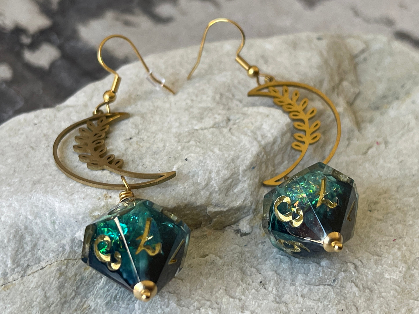 Blooming Moon D10 dice Earrings (gold-green)