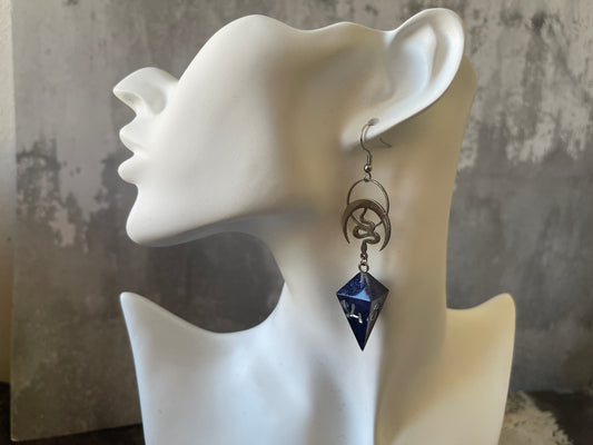 Lunar Snakes Shard D4 dice earrings (silver-transparent purple)