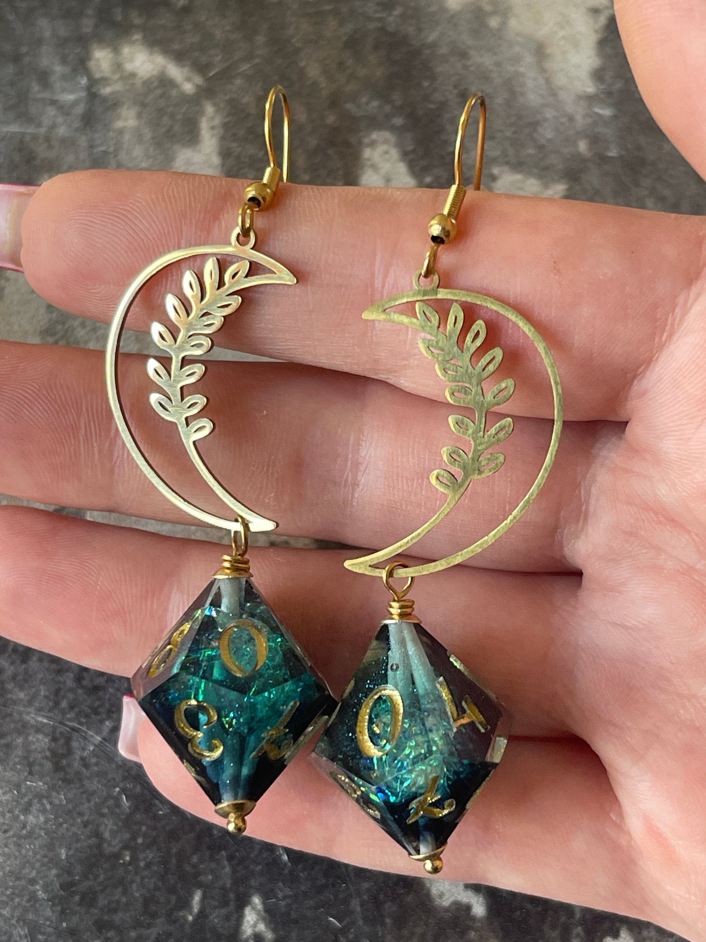 Blooming Moon D10 dice Earrings (gold-green)