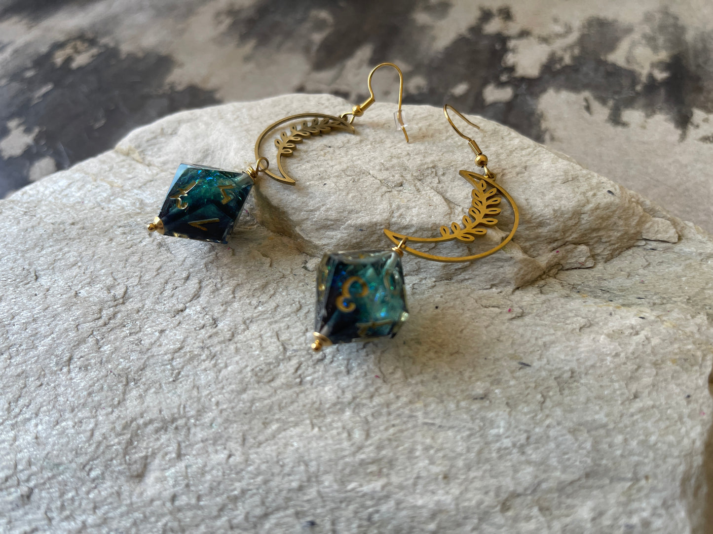 Blooming Moon D10 dice Earrings (gold-green)