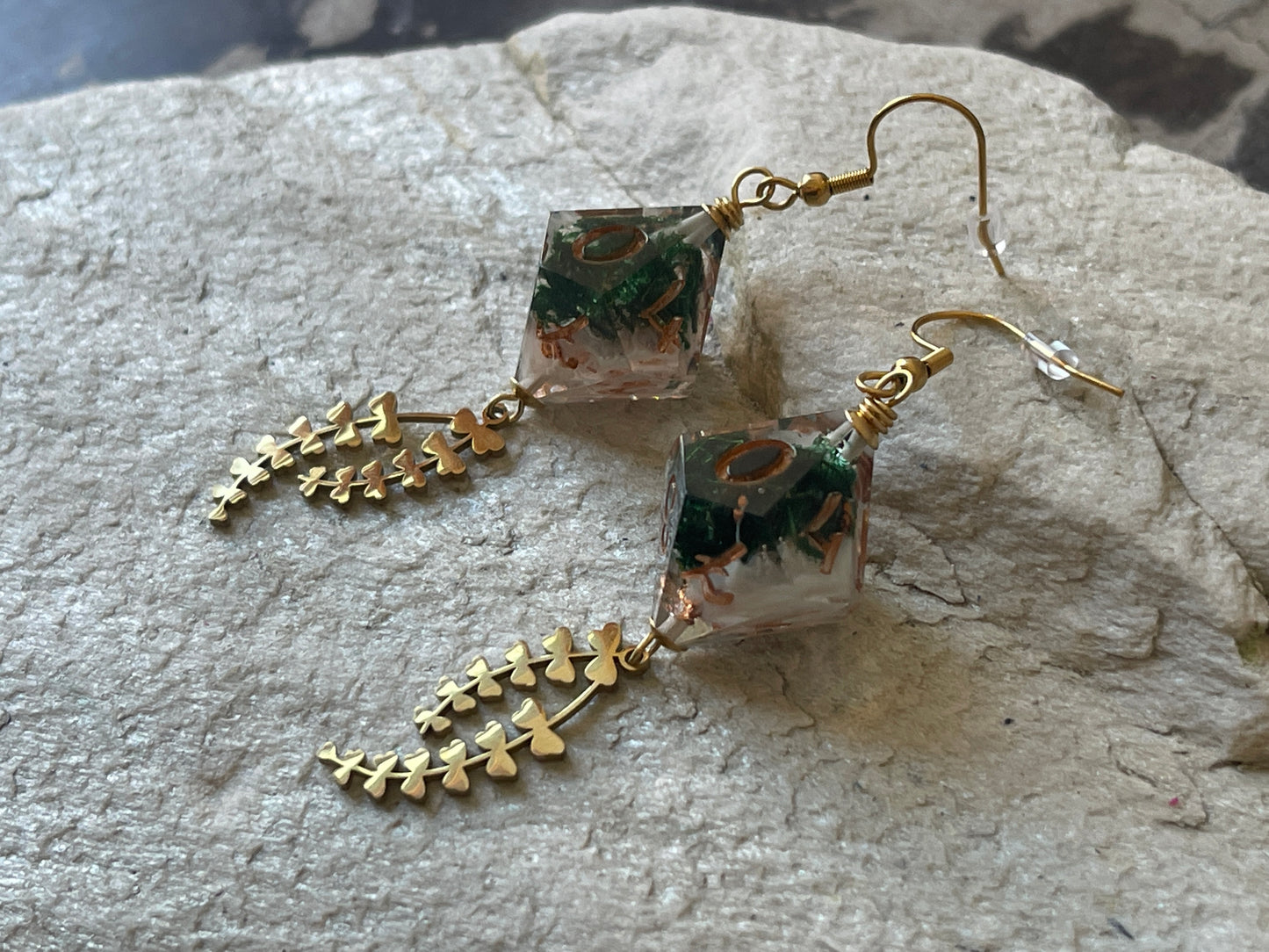 Misty Bloom D10 Earrings (gold-green and white)
