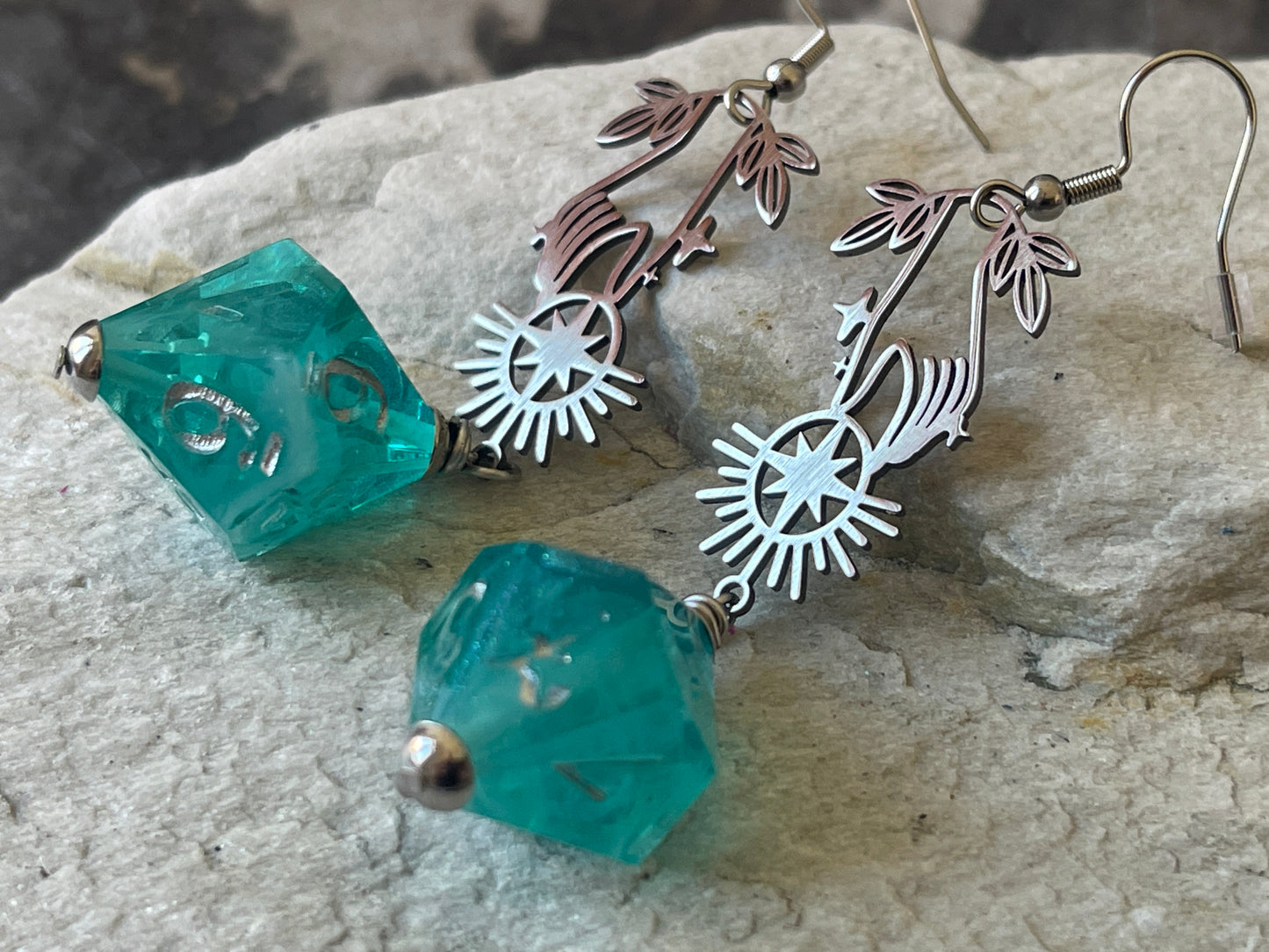 Magic D10 Earrings (silver-teal)