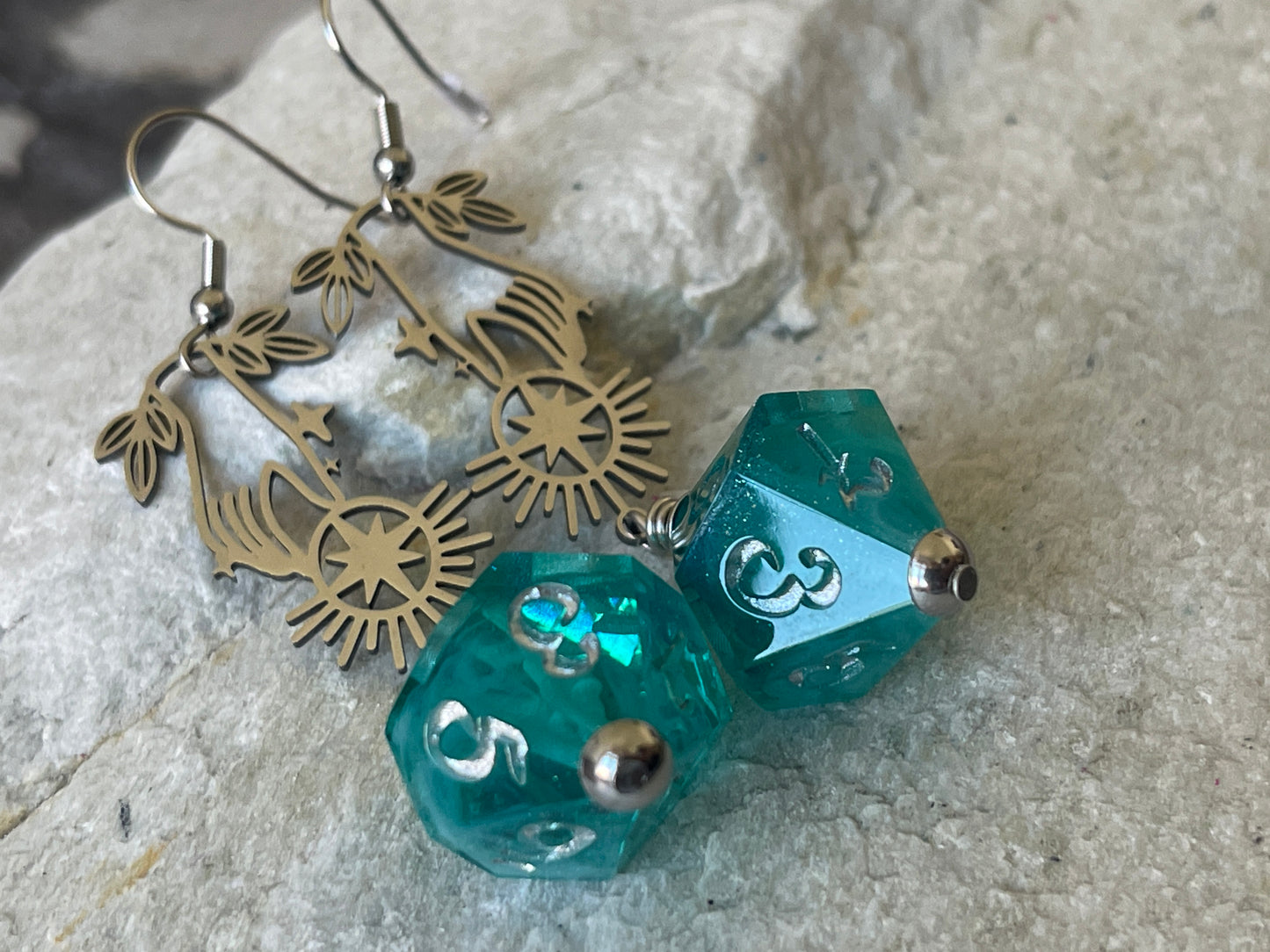 Magic D10 Earrings (silver-teal)