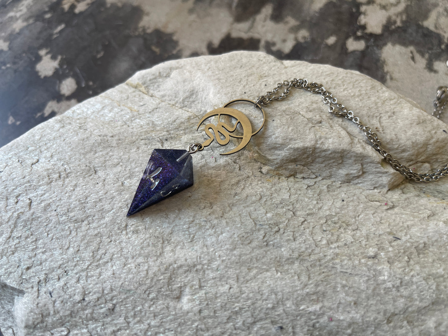 Lunar Snakes Shard D4 die necklace (silver-transparent purple)