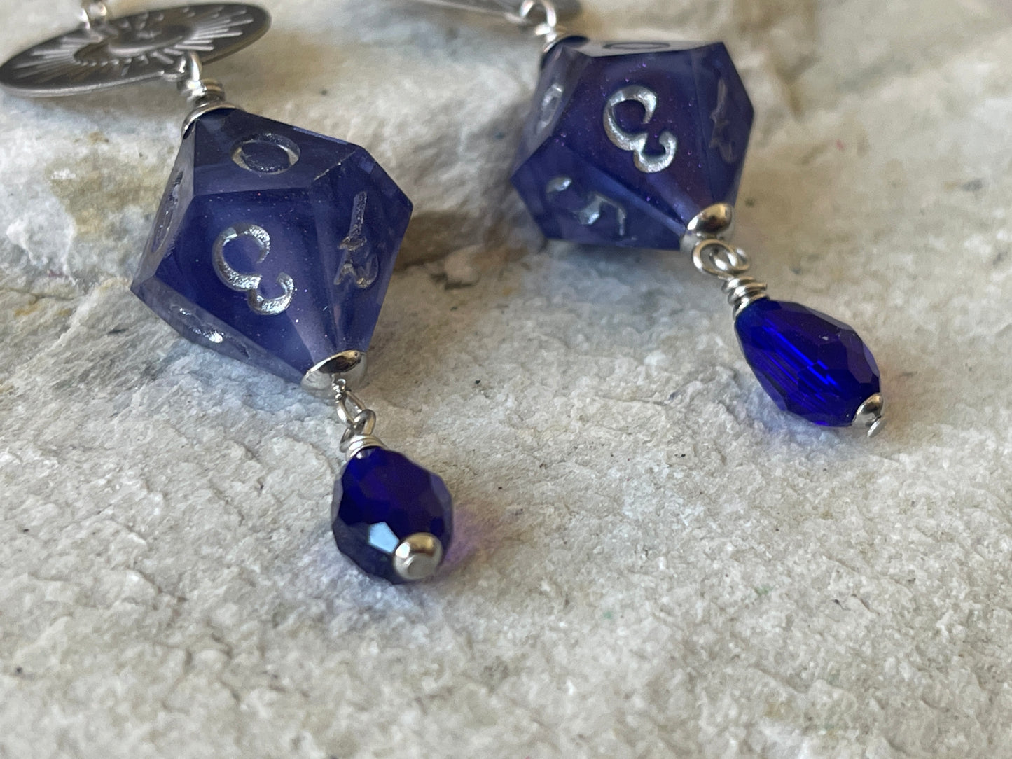 Solar Eclipse D10 earrings (purple)