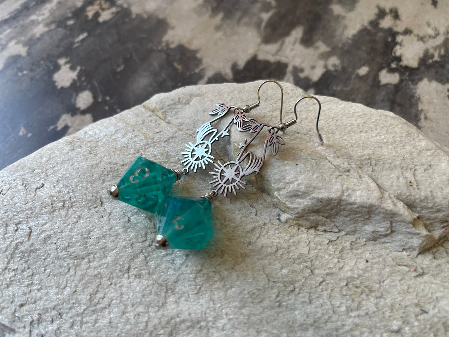 Magic D10 Earrings (silver-teal)