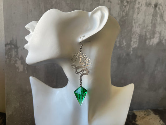 Snake's Posion D4 dice earrings silver-transparent green)
