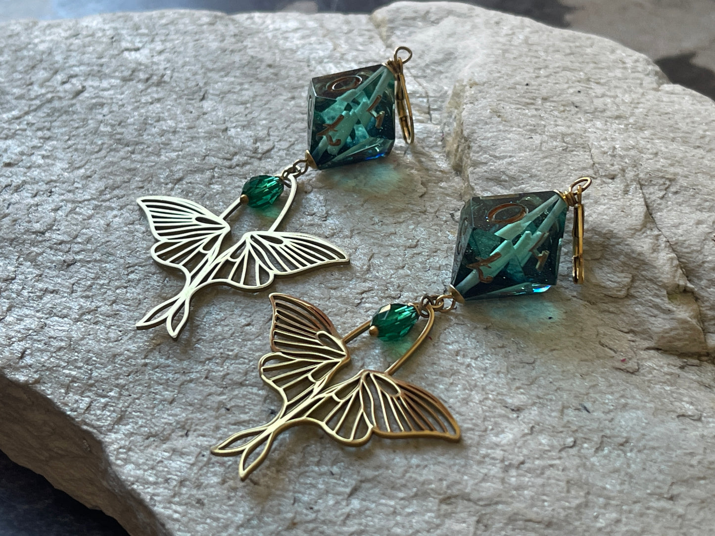 Luna Moth D10 Earrings (gold-teal)