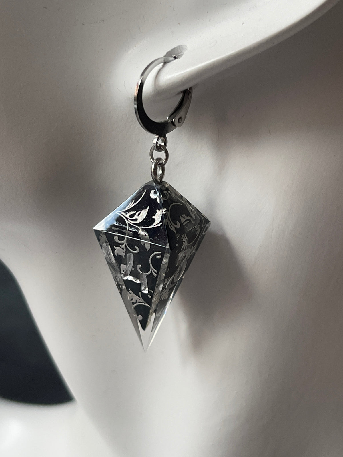 Silvery Barbs D4 dice earrings