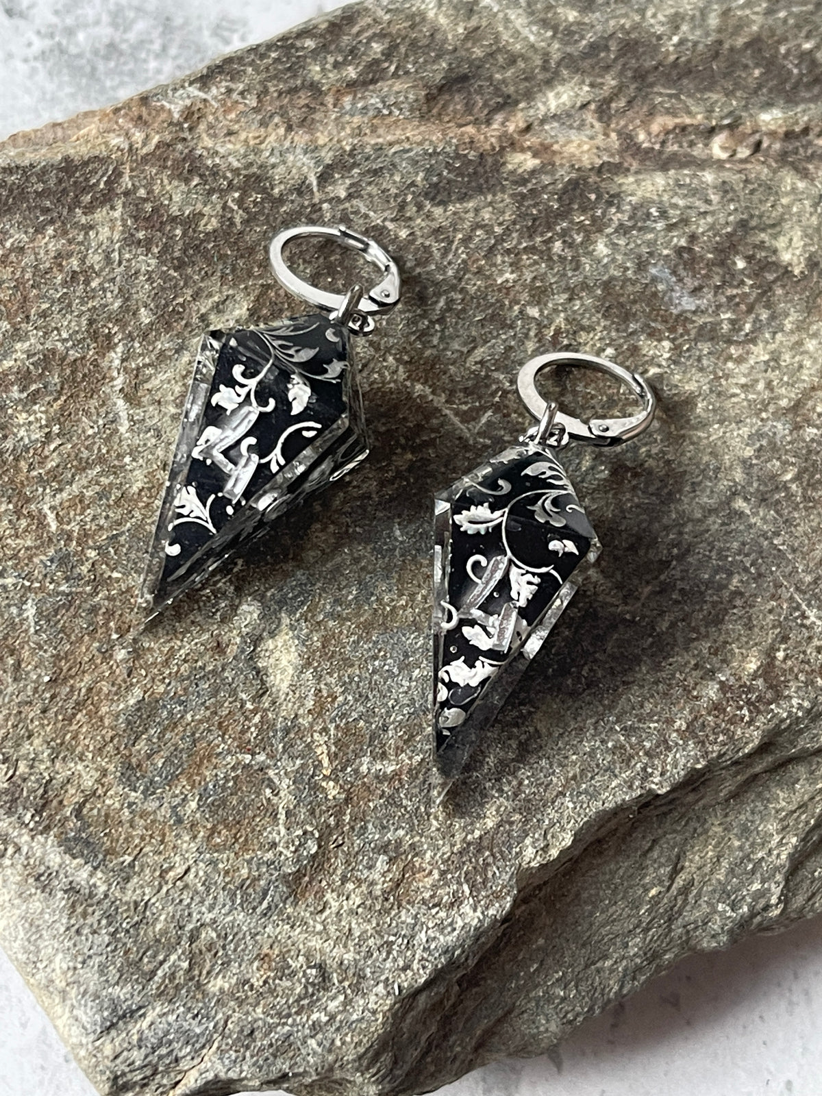 Silvery Barbs D4 dice earrings