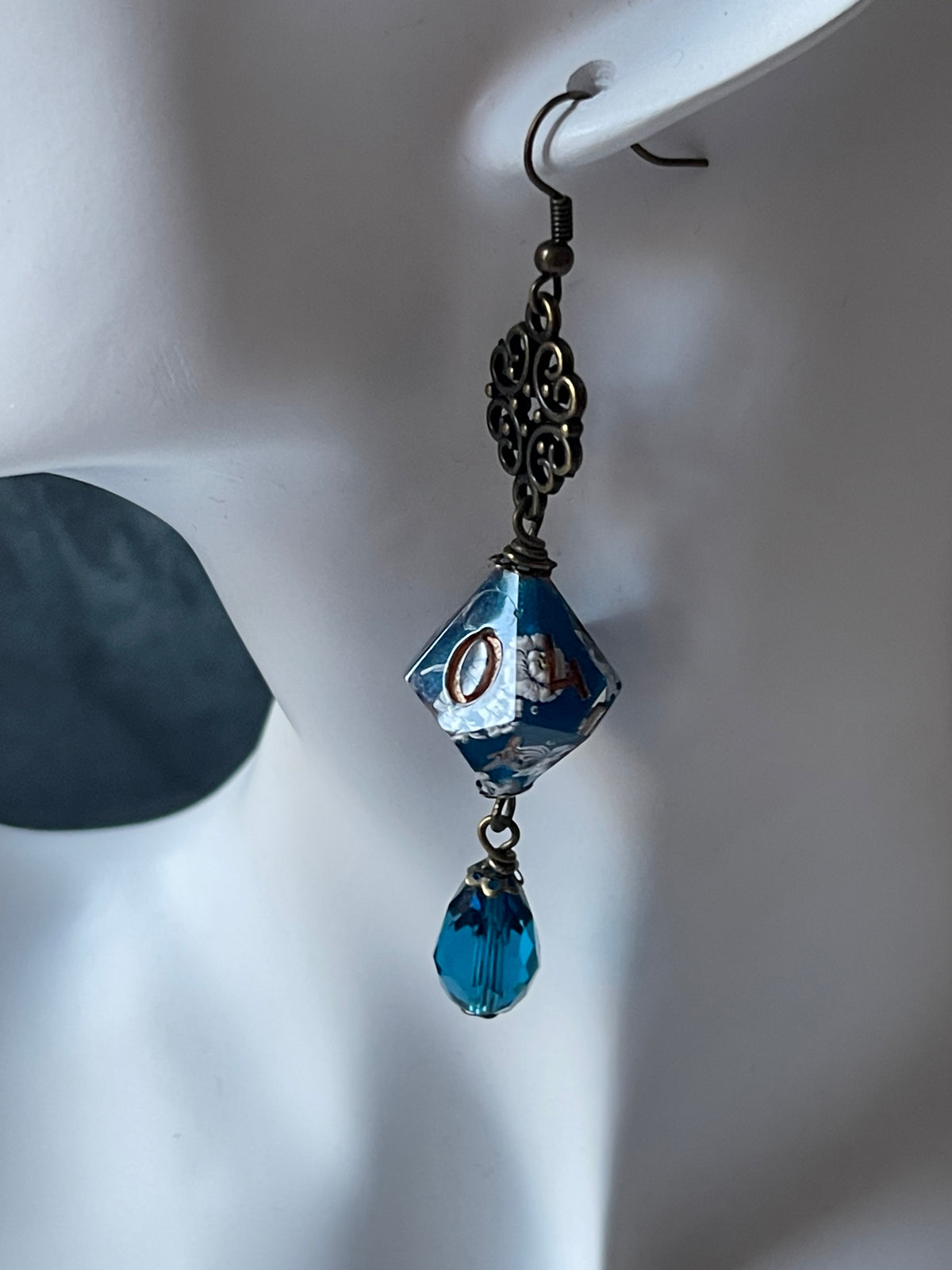 Rococo D10 Earrings (blue)