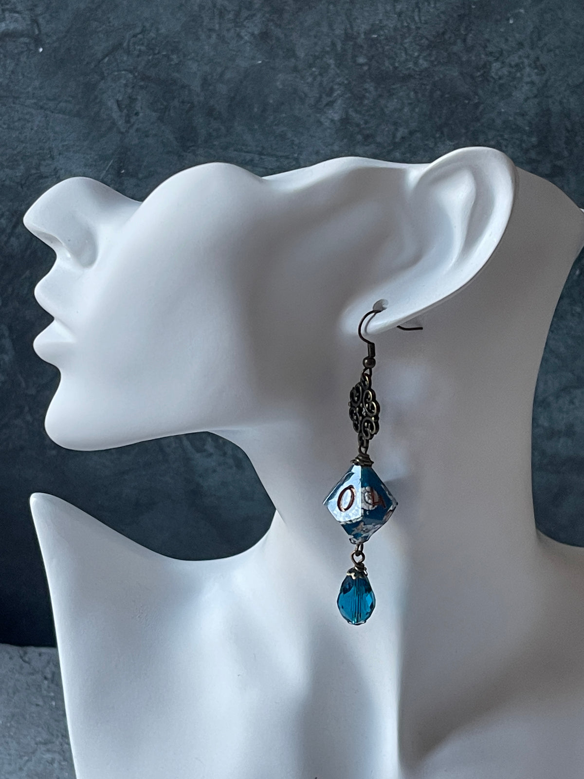 Rococo D10 Earrings (blue)